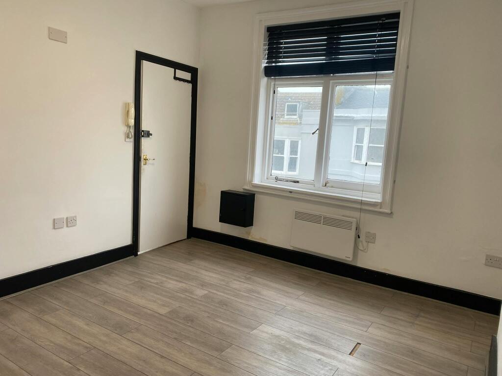 Room 8 2.JPEG