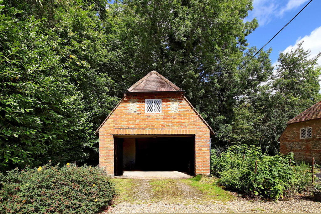 House in East Hampshire, Alton - View 5