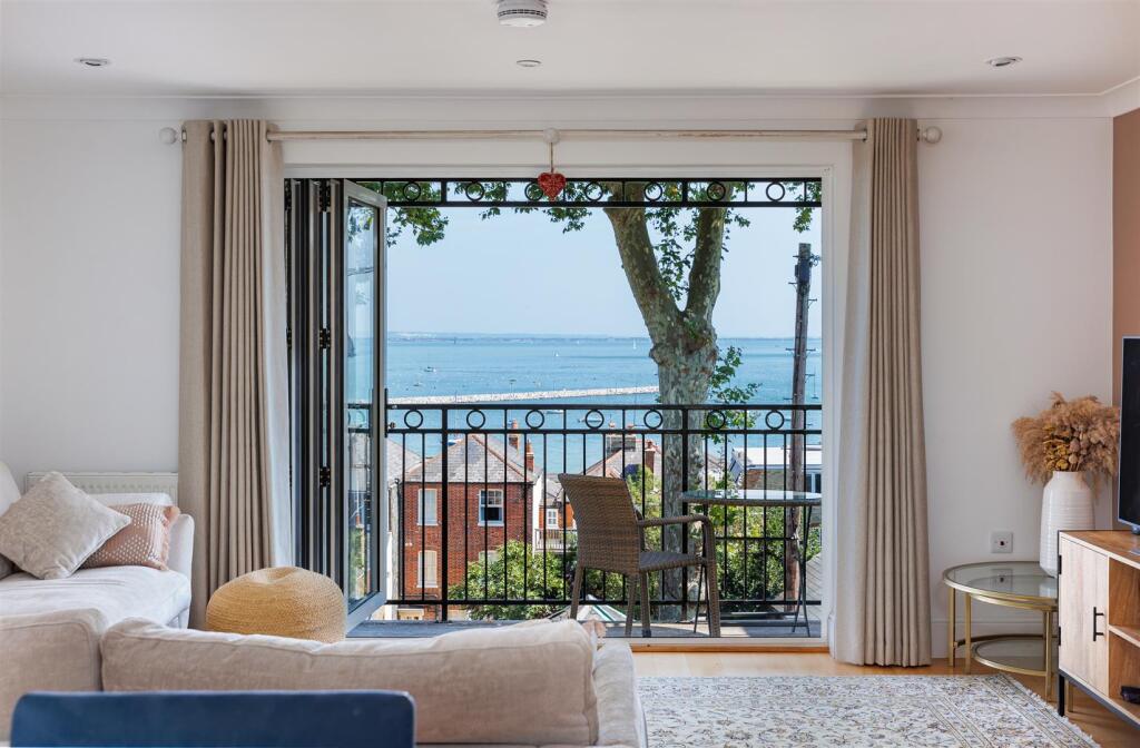 House in Cowes, Isle of Wight - View 5