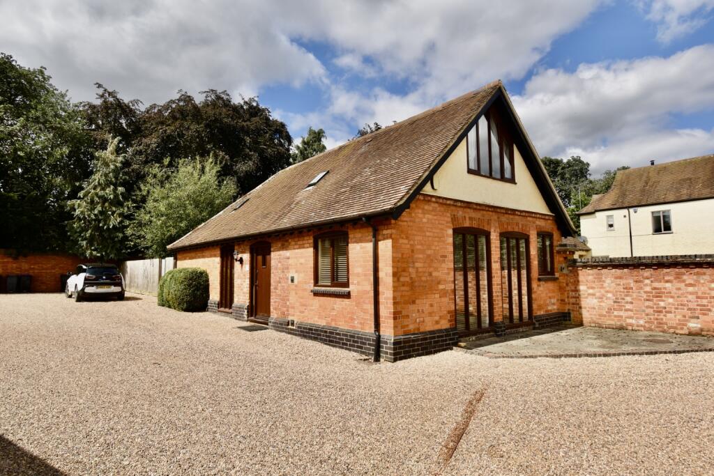 Main image of property: Glebe Farm Stables, Sargeants Lane, Collingtree, Northamptonshire NN4 0DF