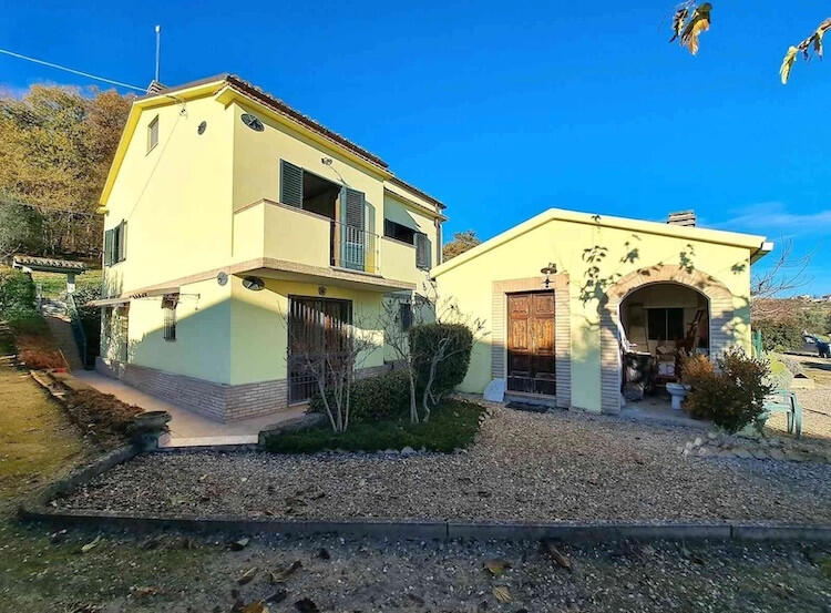 Main image of property: Abruzzo, Teramo, Castilenti