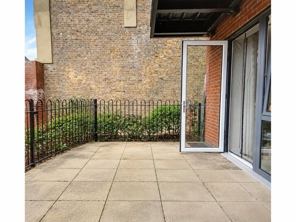 Colonnade Gardens, London photo 4