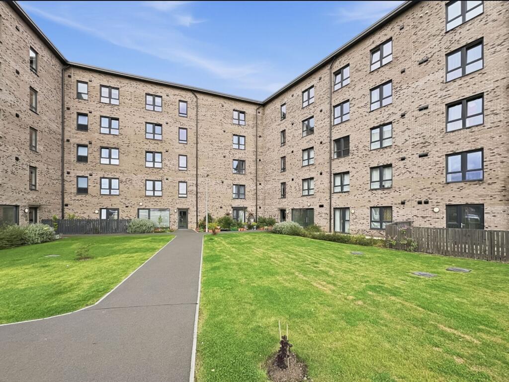 12/8 Sandpiper Drive, Leith, Edinburgh, EH6