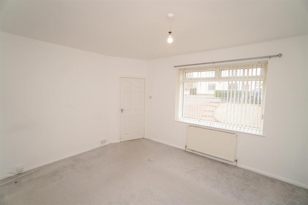 Hillhead Road, Kirkintilloch photo 5