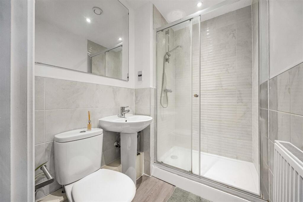 Apartment in Reading, Holybrook - View 5