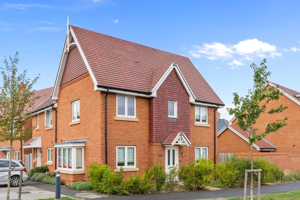 3-bed semi-detached on Spruce Hill Brook, Faygate, RH12, £485,000