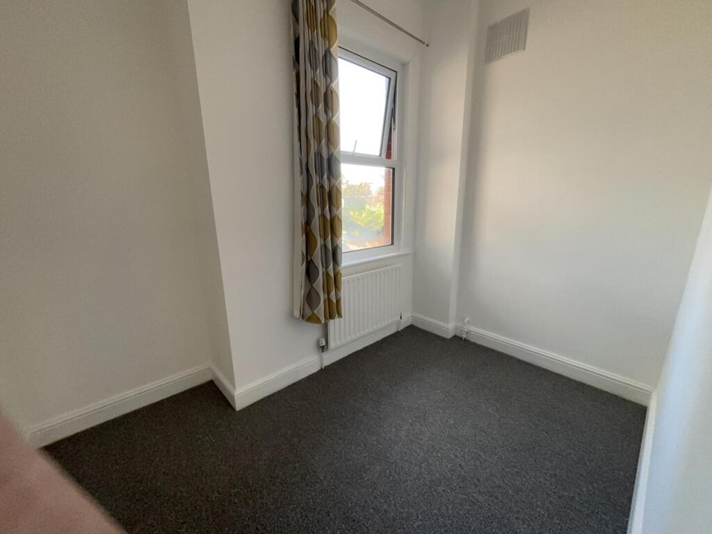 Apartment in Croydon - View 5