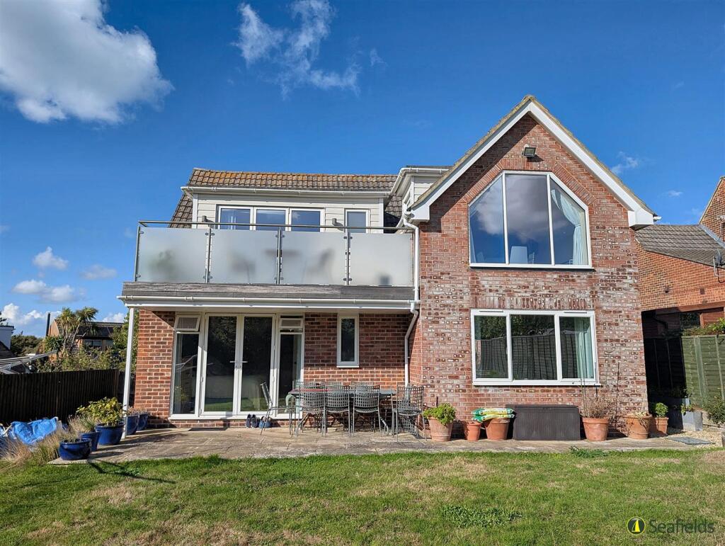 3-bed detached on Seaview, PO34 5AS, £750,000