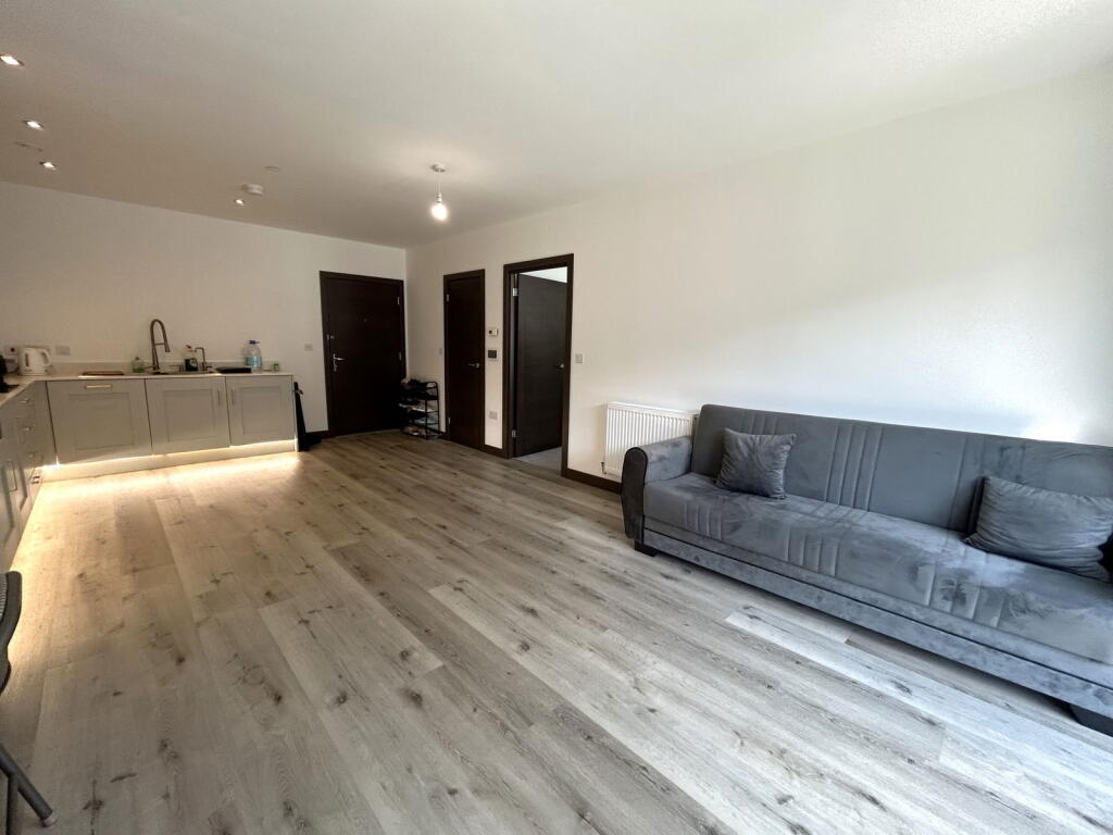 7 Gramophone Lane, Hayes, UB3 1FP photo 2