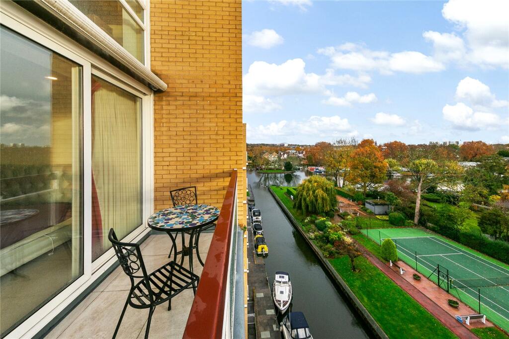 Apartment in London, Hampton Wick - View 3