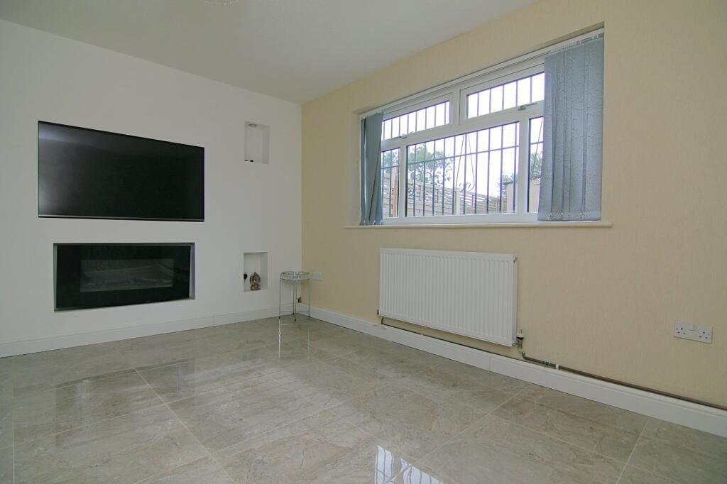 House in Bradford, Fagley, Undercliffe - More