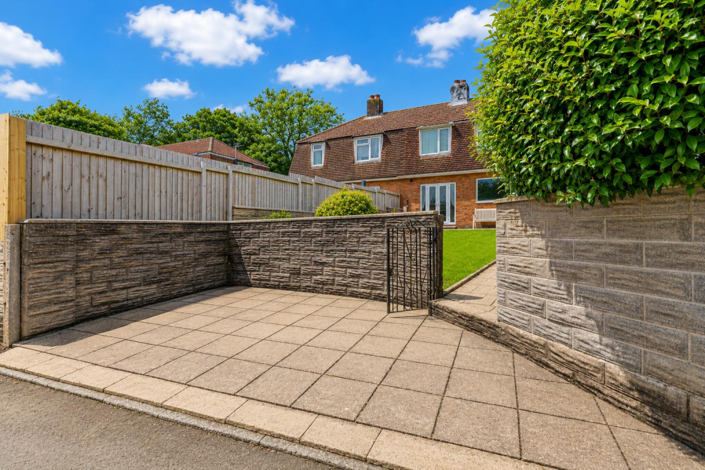 House in Nantgarw, Taffs Well - View 4