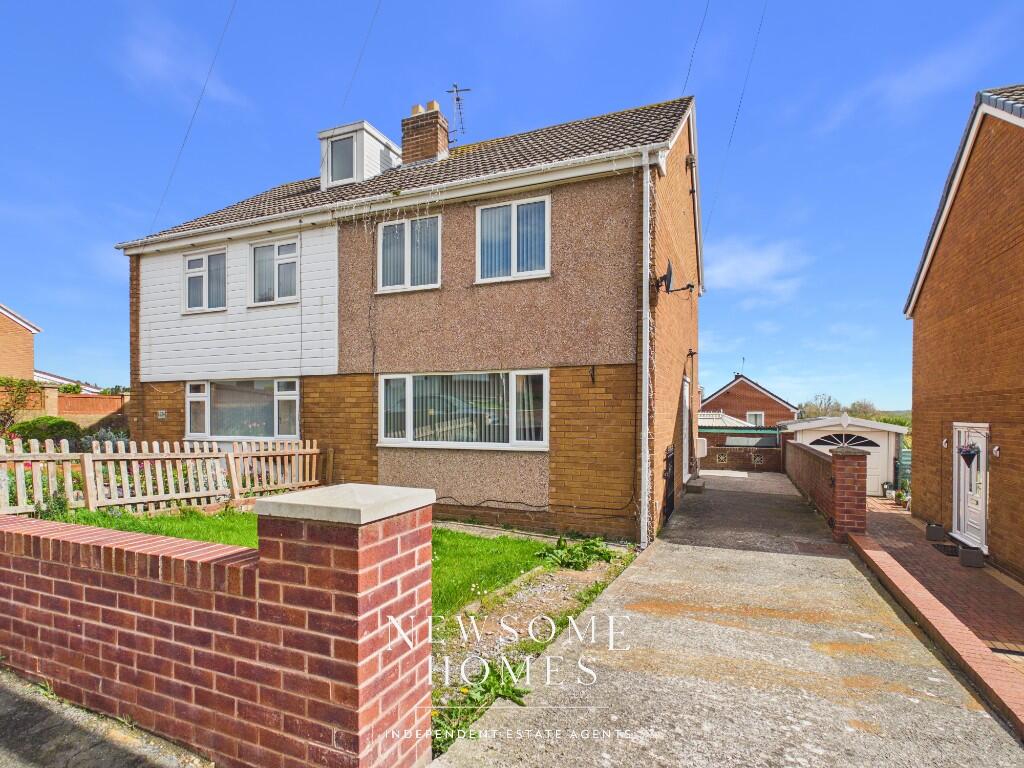 3-bed semi-detached on Windsor Drive, Flint, £180,000