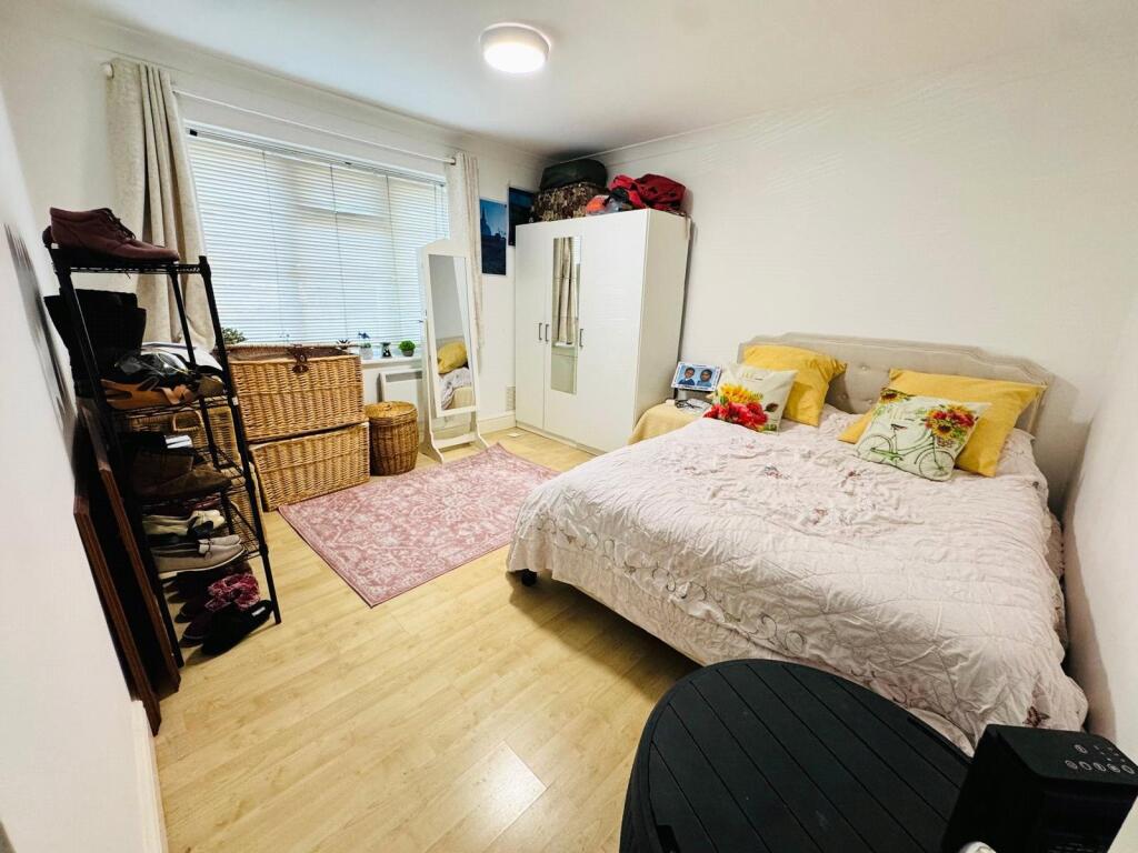 Apartment in Slough - View 4