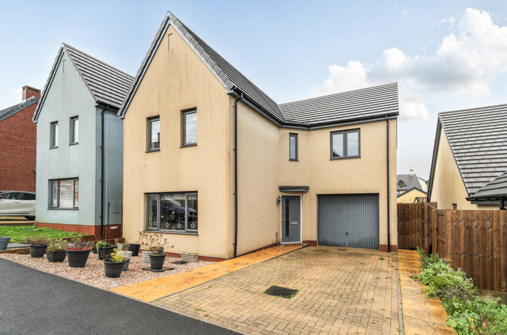 4-bed detached on Oathills Crescent, Paignton, Devon, £190,000