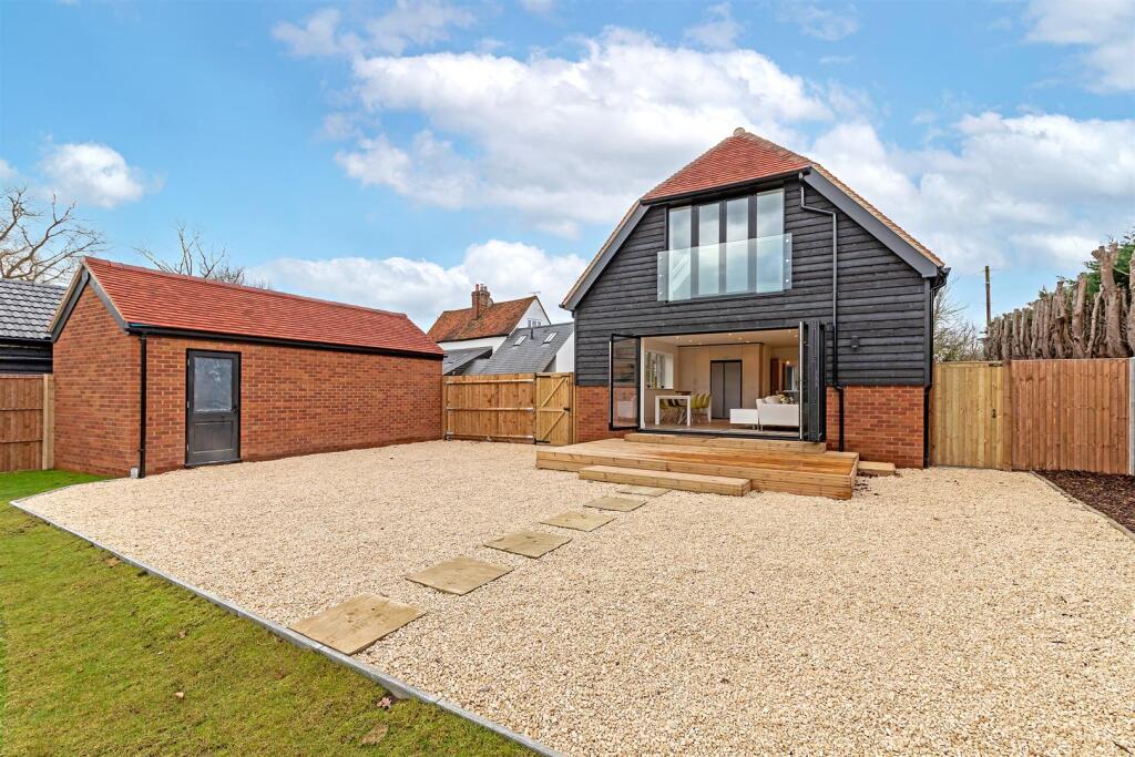 4-bed detached on Warrengate Road, Brookmans Park, £1,100,000