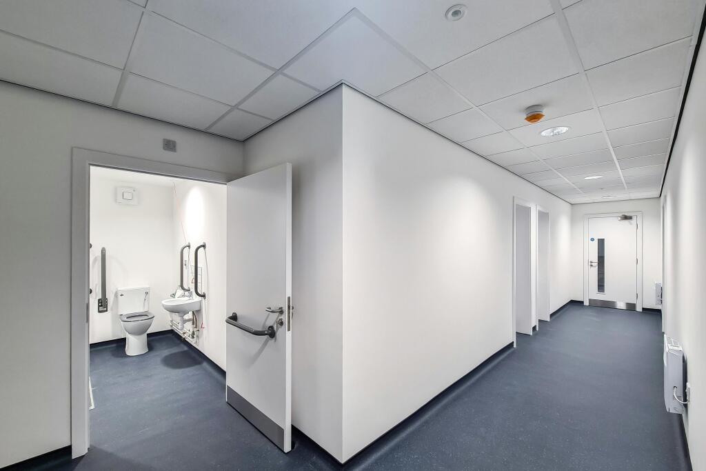 7-HALL_0.1-0.jpg