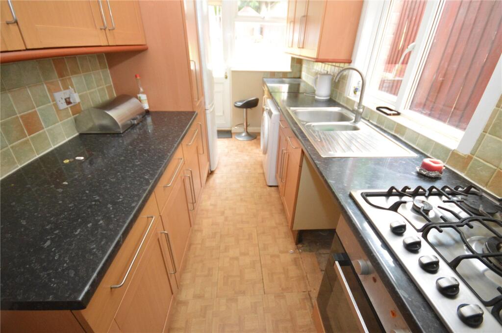 House in Luton - View 3