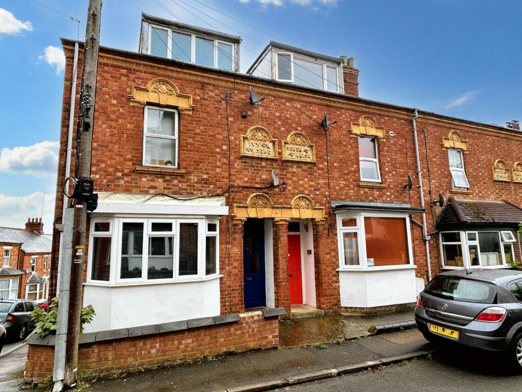 8-bed semi-detached on Prospect Road, Banbury, Oxfordshire, £498,000
