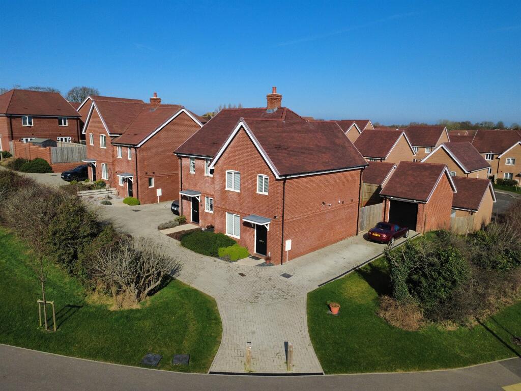 3-bed semi-detached on Heritage Drive, Stone Cross, Pevensey, £360,000