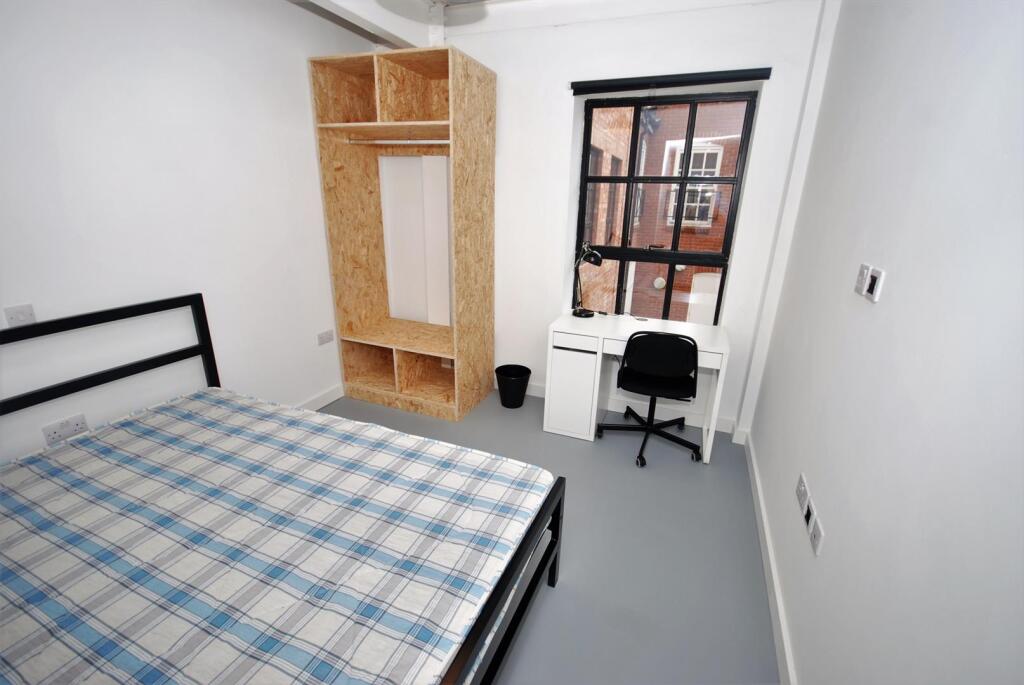6 bedroom flat for rent