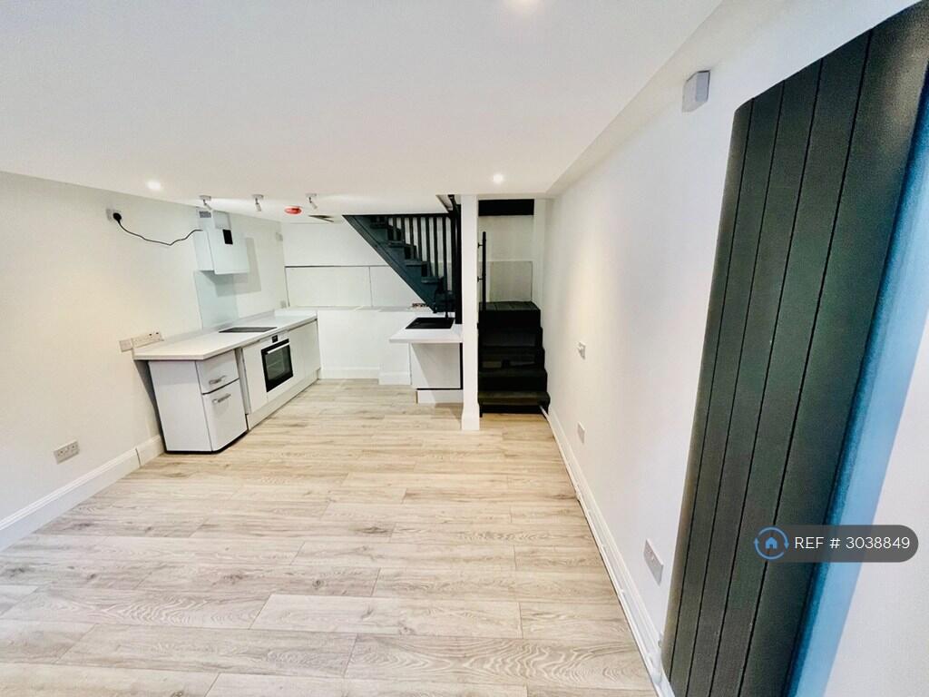 Apartment in London - View 2