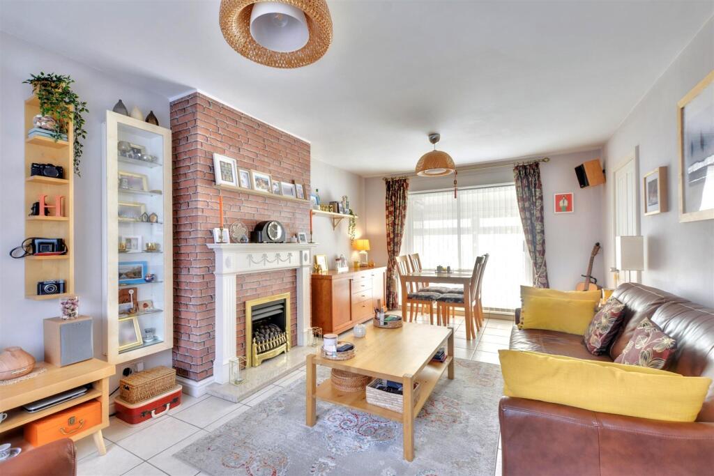 House in Nottingham, Bestwood Park Estate - View 2