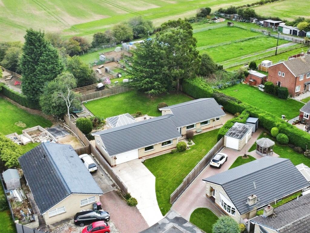 House in Rotherham, Laughton-en-le-Morthen - View 2
