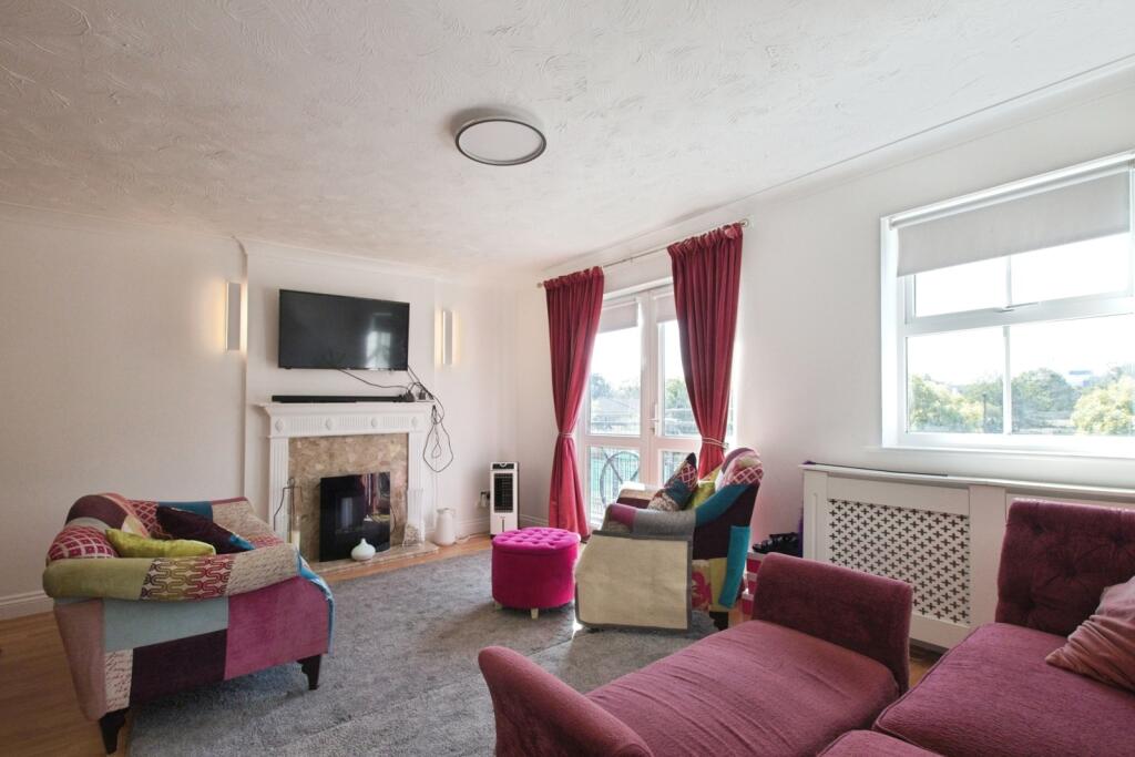 Ridge Close, London, SE28 photo 4