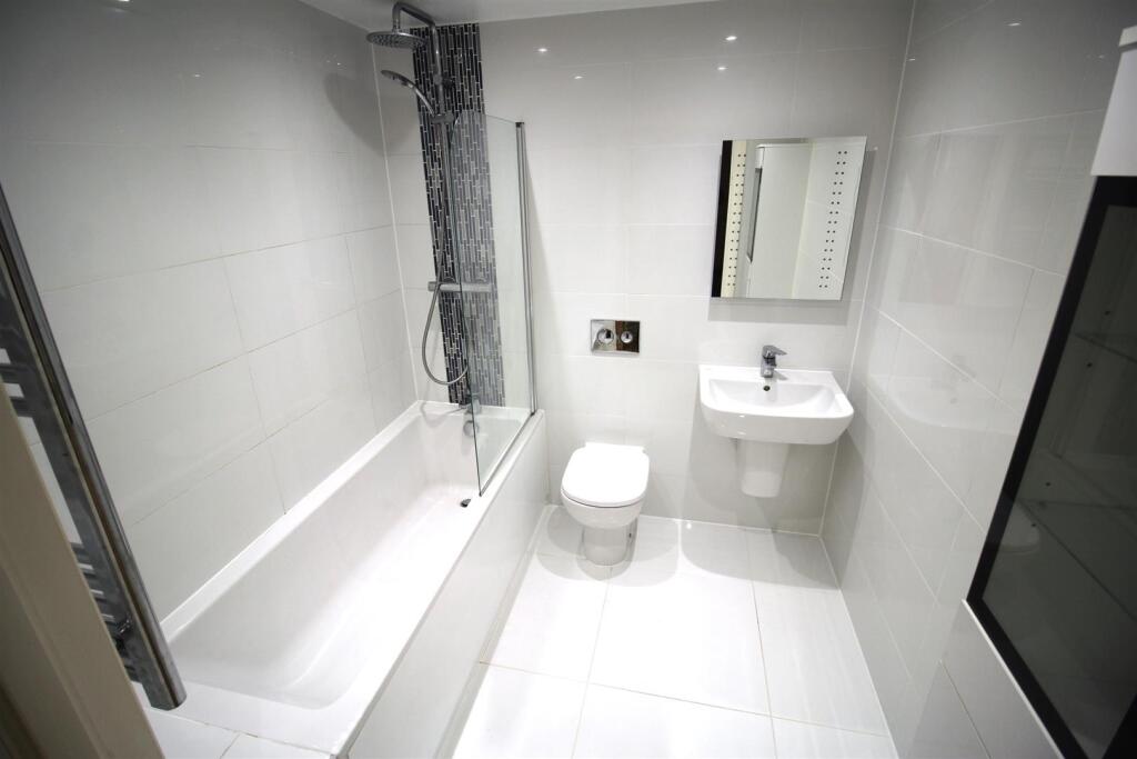 Apartment in Hemel Hempstead - View 3