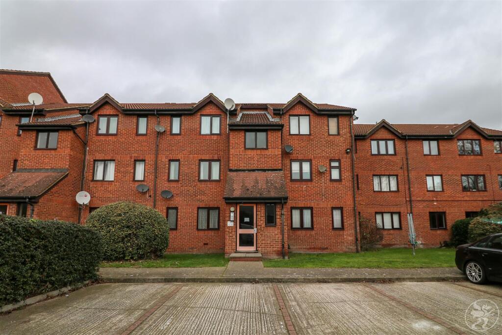Main image of property: Porter Close, Grays, RM20