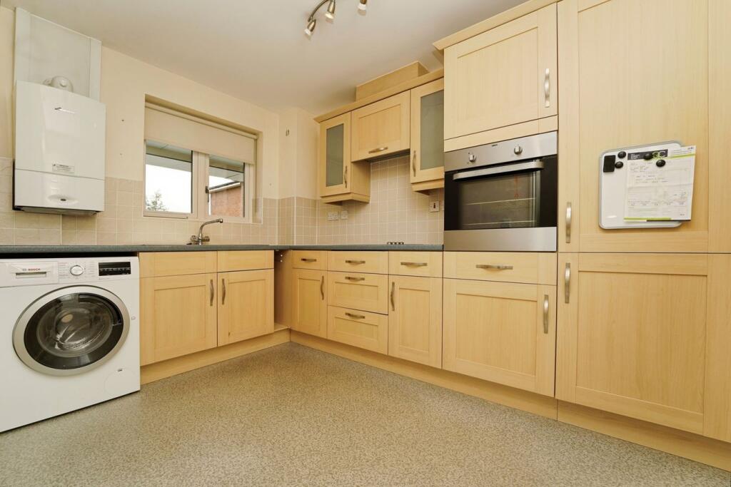 Apartment in Gloucester - View 4