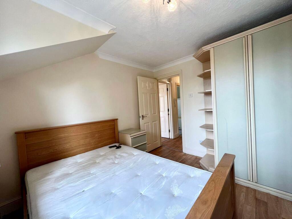 Apartment in Slough - View 4