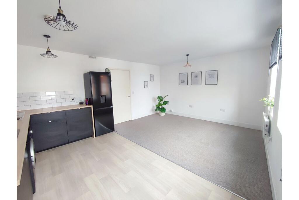 Apartment in Chatham, Medway - More