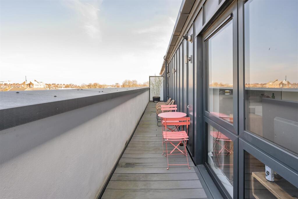 Apartment in London, Bethnal Green - View 2