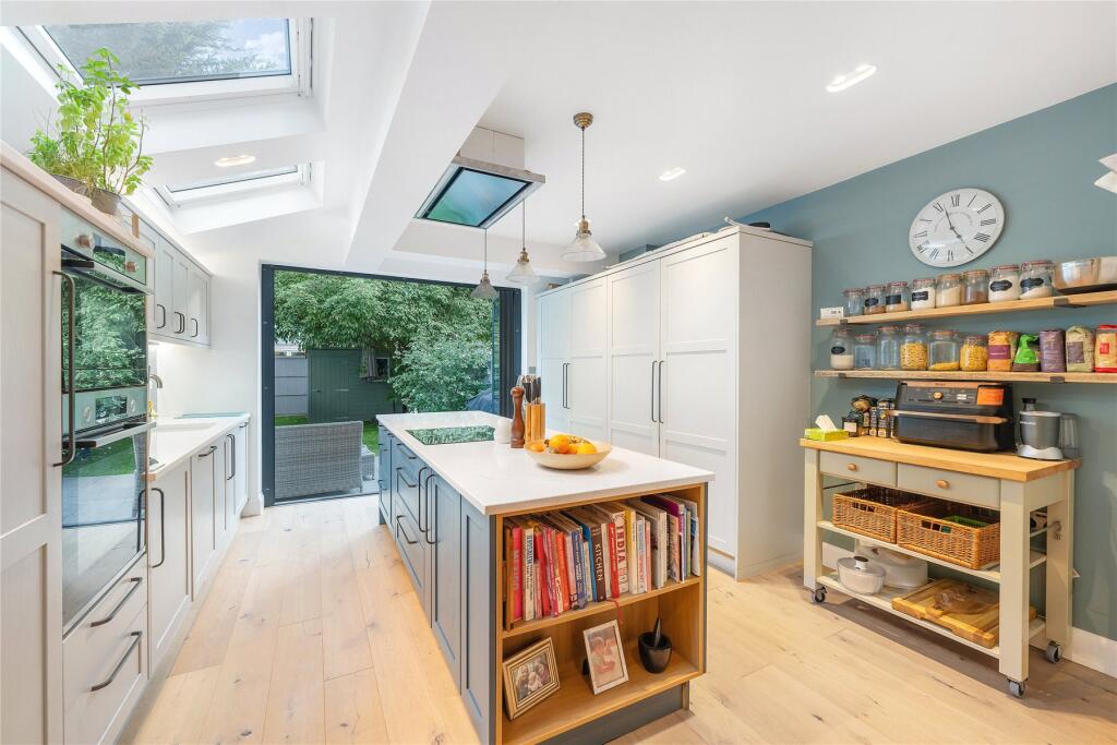 House in London - View 2