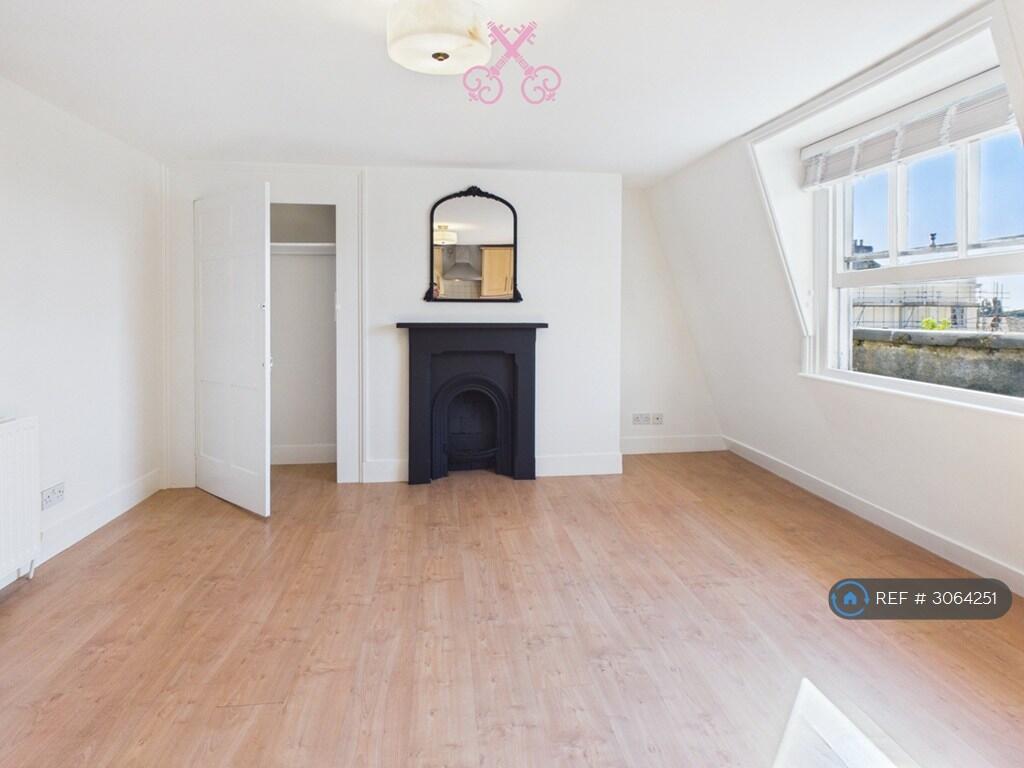 Apartment in Gloucester - View 5