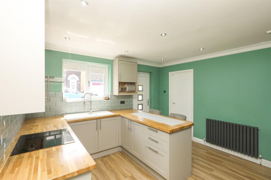 House in Chesterfield, Brimington Common, Brimington - View 5