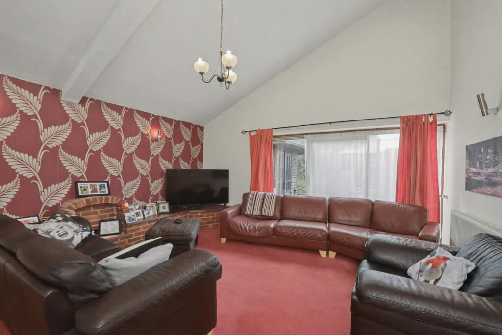 Main image of property: Appletree Walk, Braintree, CM7