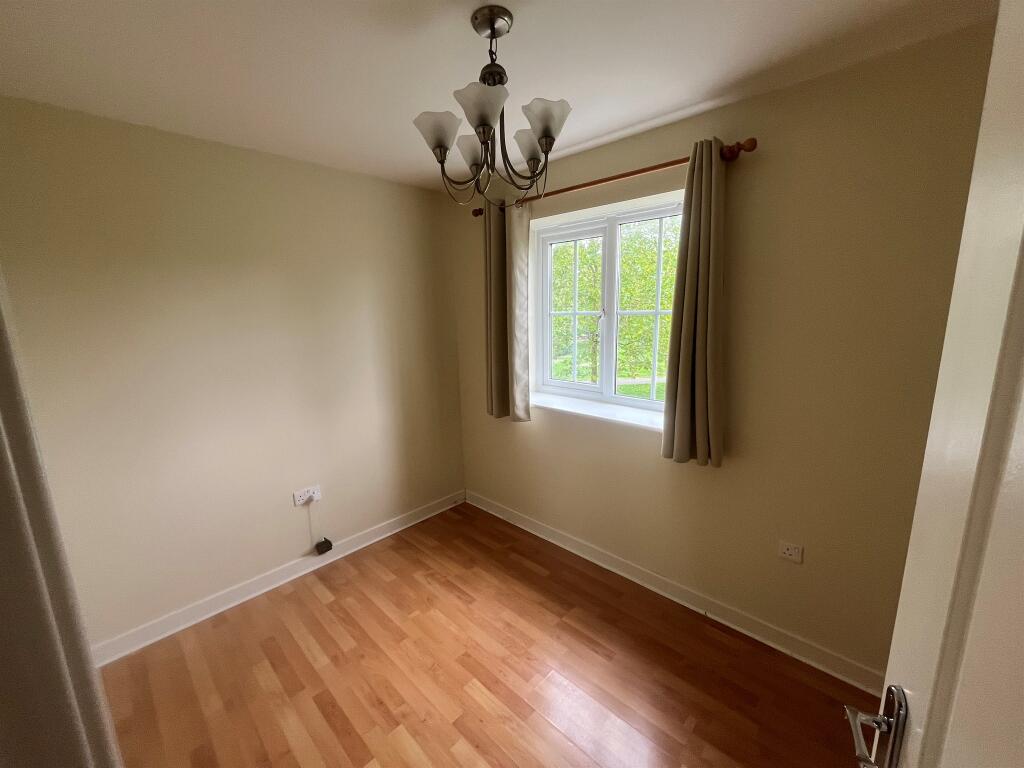 Apartment in Wolverhampton, Low Hill - View 5