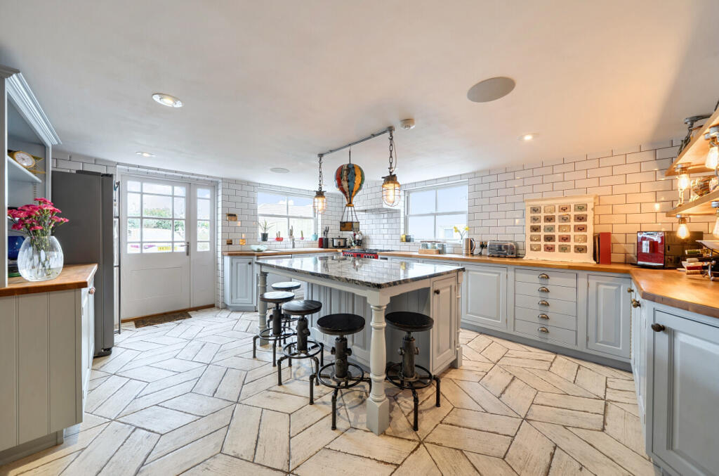 Galmington Road, Taunton, Somerset, TA1 photo 4