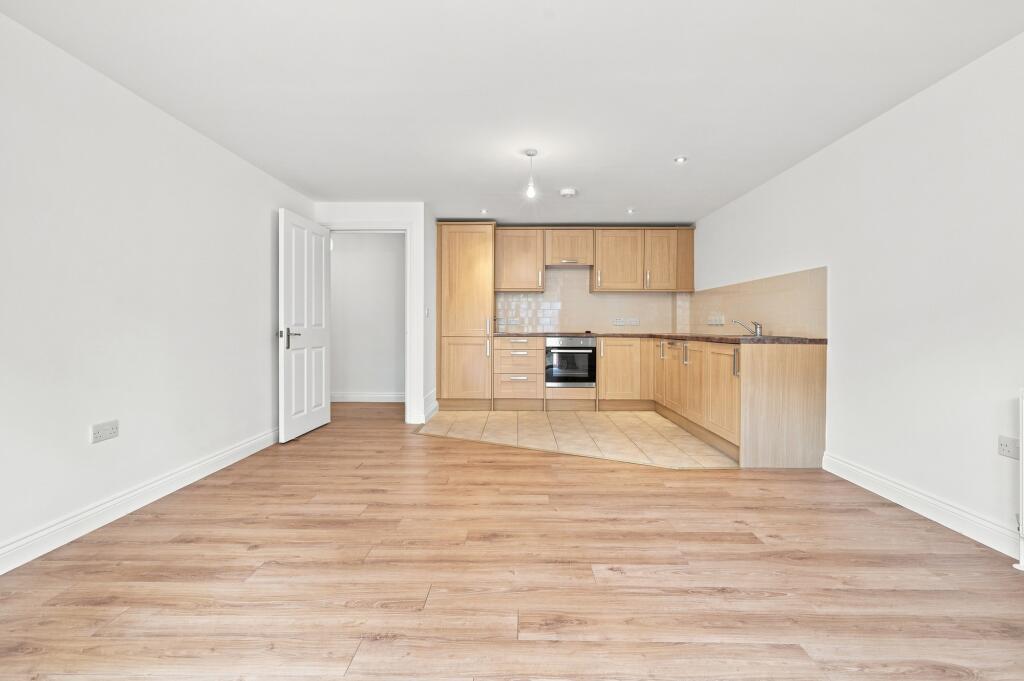 Apartment in Romford - More