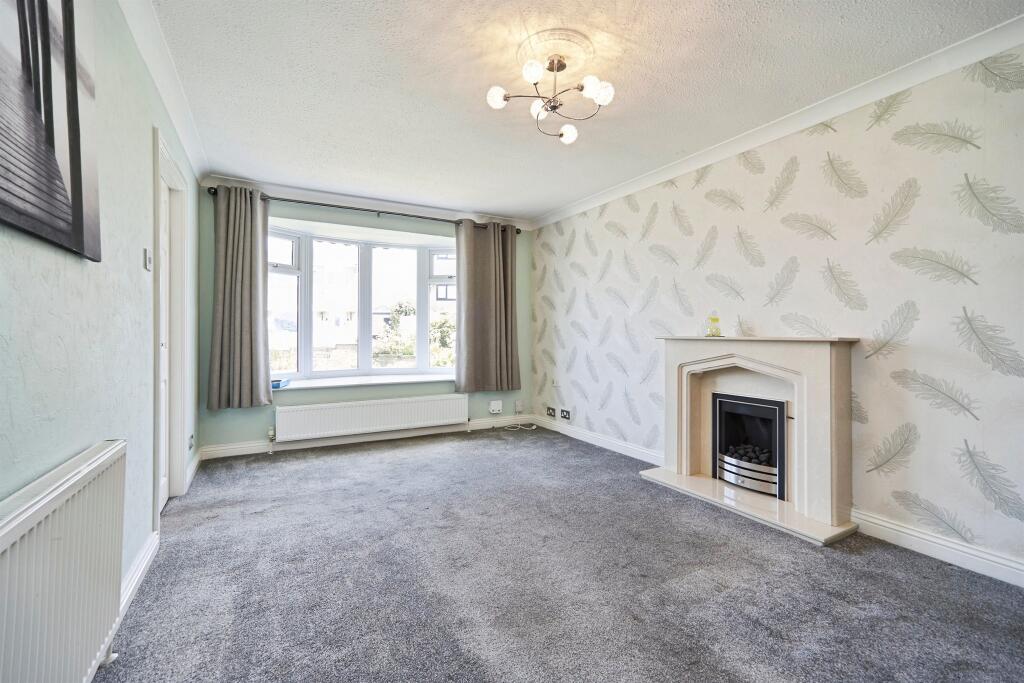 House in Bradford, Thwaites Brow, Keighley - View 3