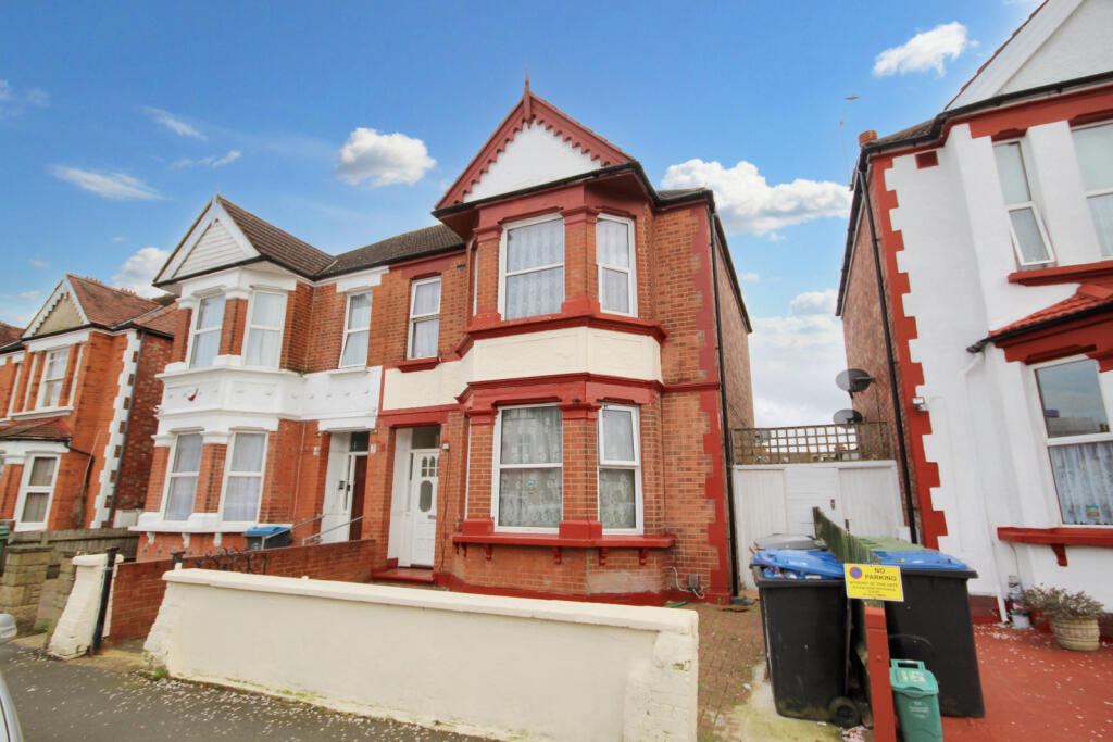 3-bed flat on District Road, Wembley, Middlesex HA0, £450,000
