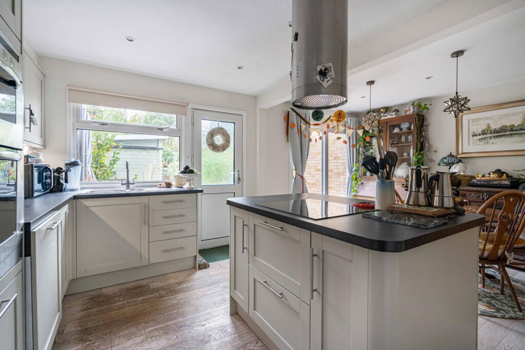 The Oval, Wood Street Village, Guildford, GU3 photo 2