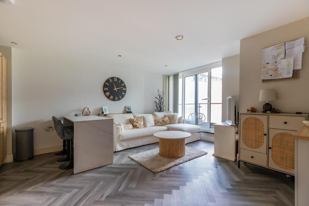 Apartment in Cardiff, Windsor Quay, Grangetown - More