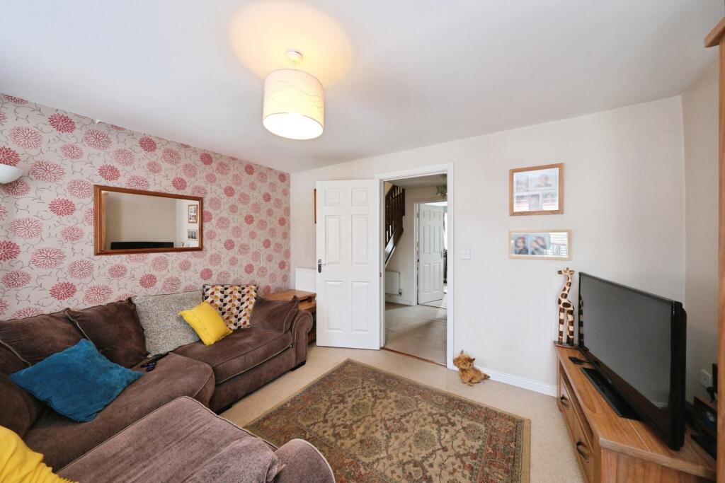 House in Mansfield, Nottinghamshire - View 3
