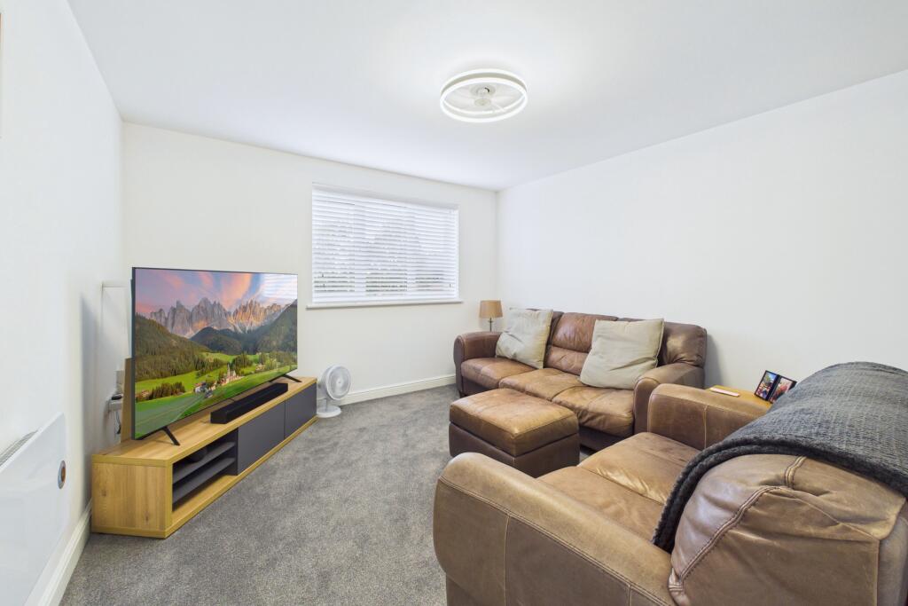 Bristol Road, Quedgeley, Gloucester, GL2 photo 4
