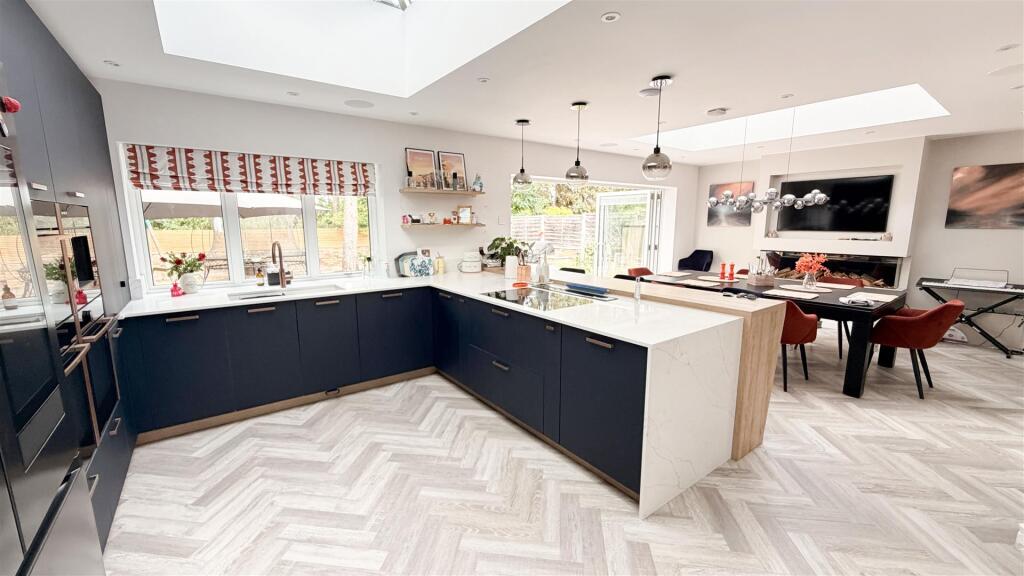 House in Hart, Pondtail, Fleet - View 5