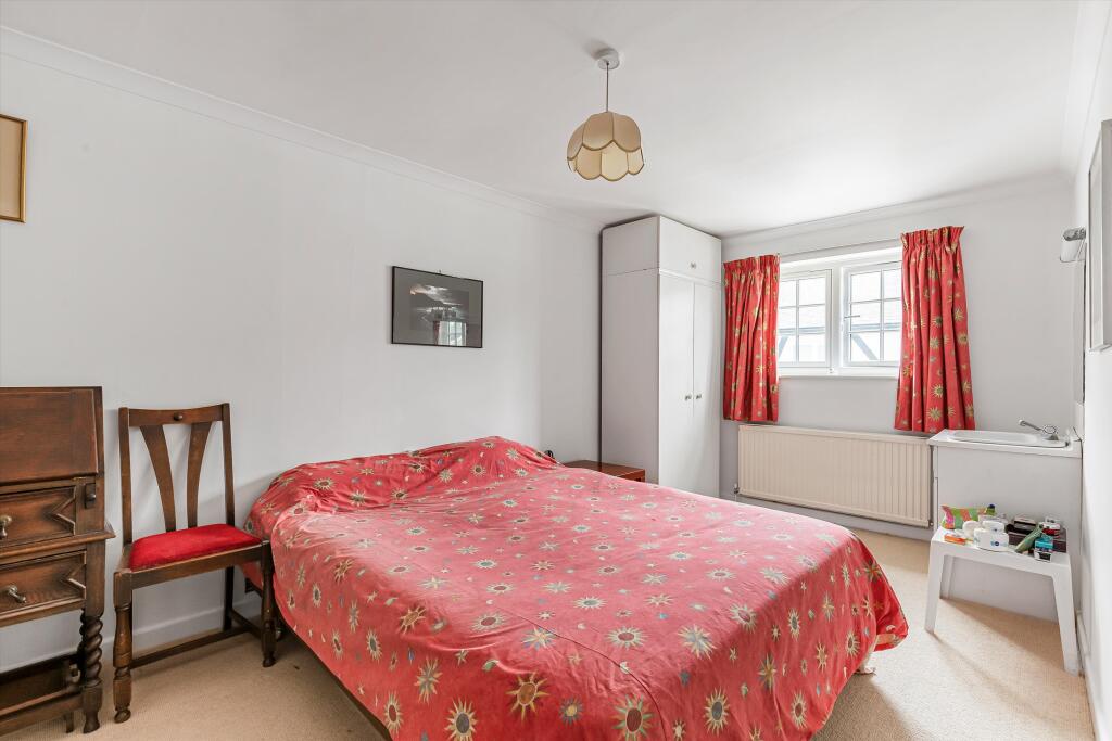 House in London, Strawberry Hill - More
